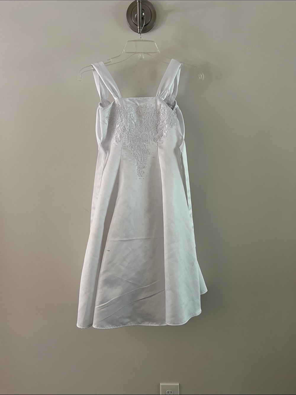 Isobella & Chloe White Satin Embroidered Square-Neck Dress